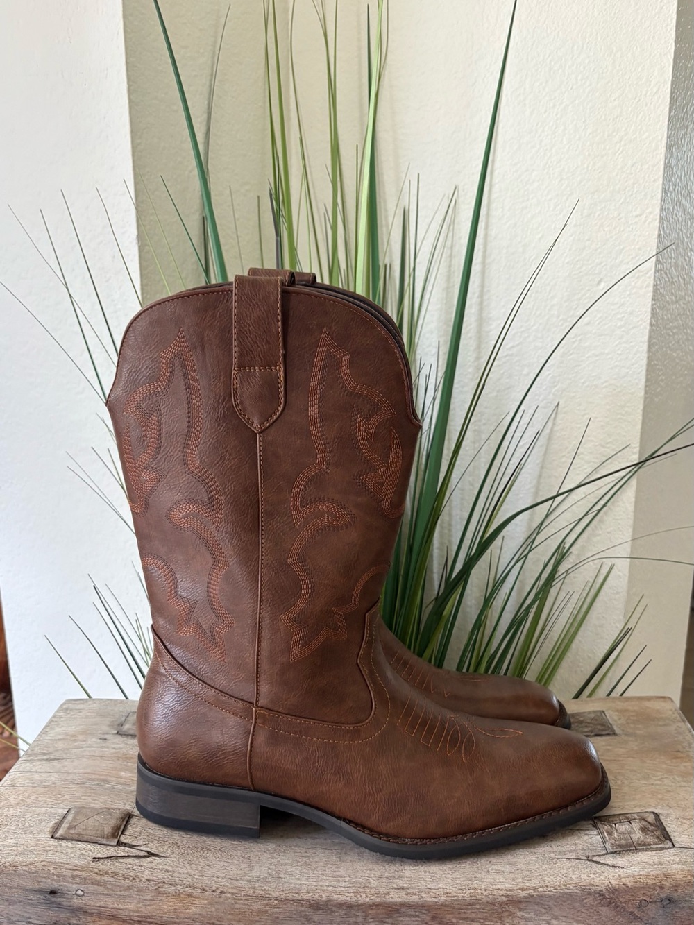 Brown Western Cowboy Boots - Classic Stitch Detailing